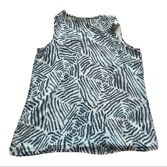 𝅺loft Blue Print Lined Tank Top - Picture 4 of 10